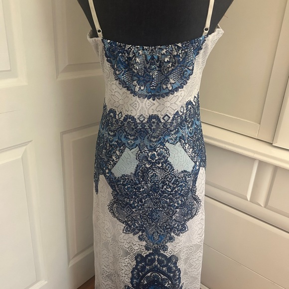 VENUS Blue and White Sleeveless Maxi Sundress - Picture 4 of 5